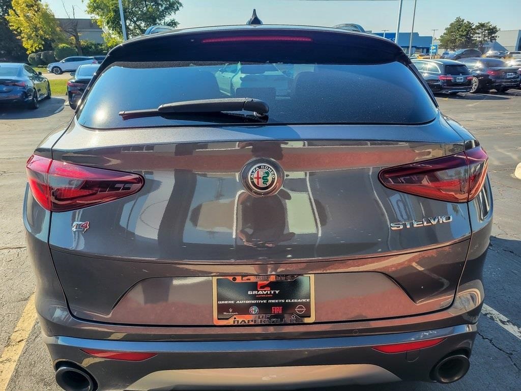 2023 Alfa Romeo Stelvio Ti photo 5