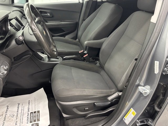 2020 Chevrolet Trax LS photo 11