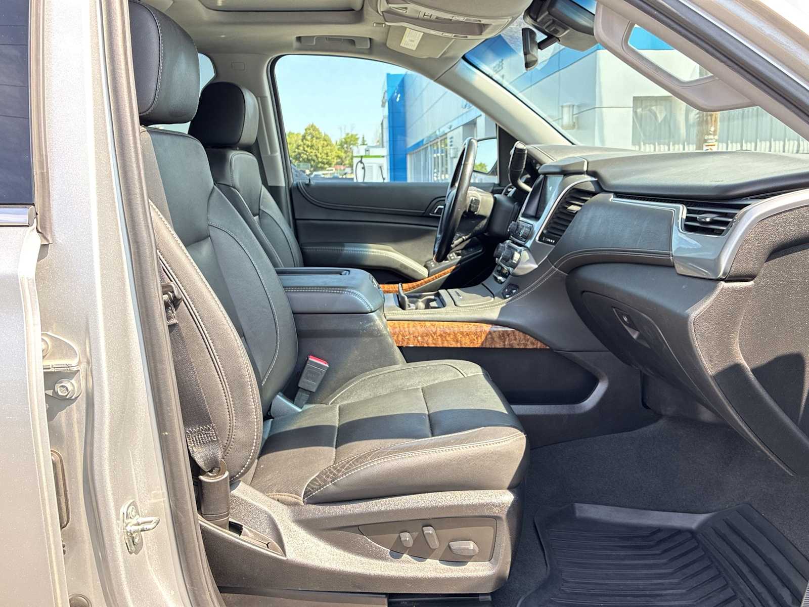2020 Chevrolet Suburban Premier photo 29