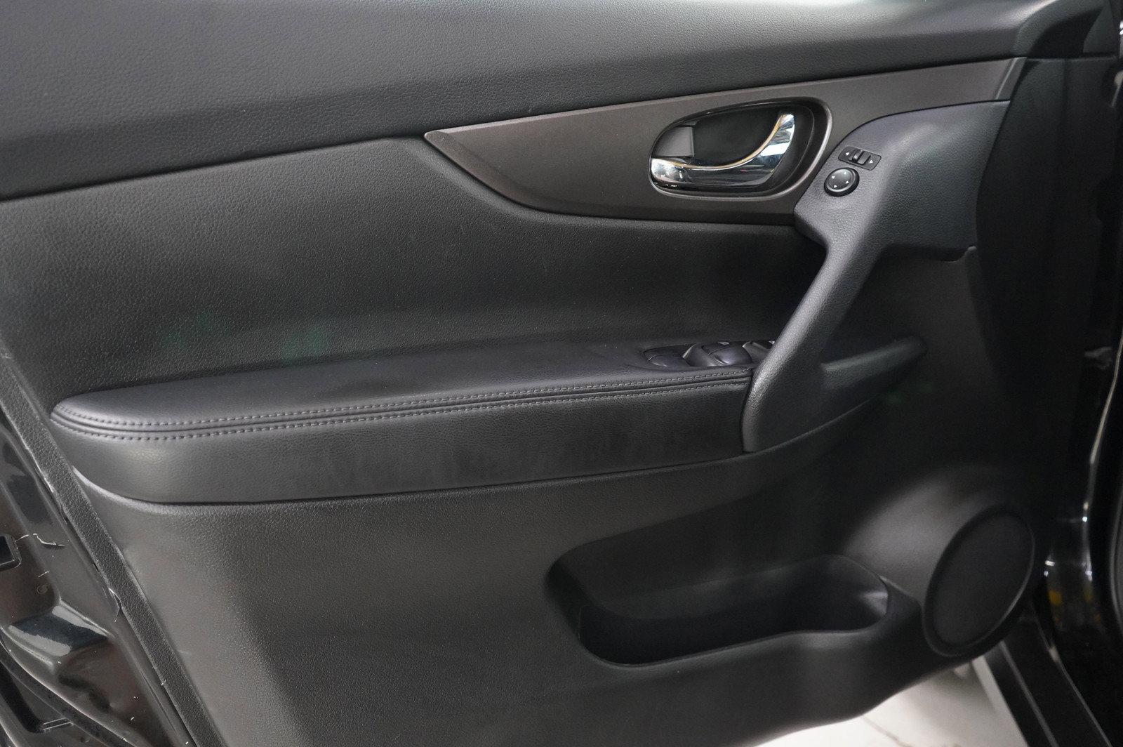 2014 Nissan Rogue SV photo 15