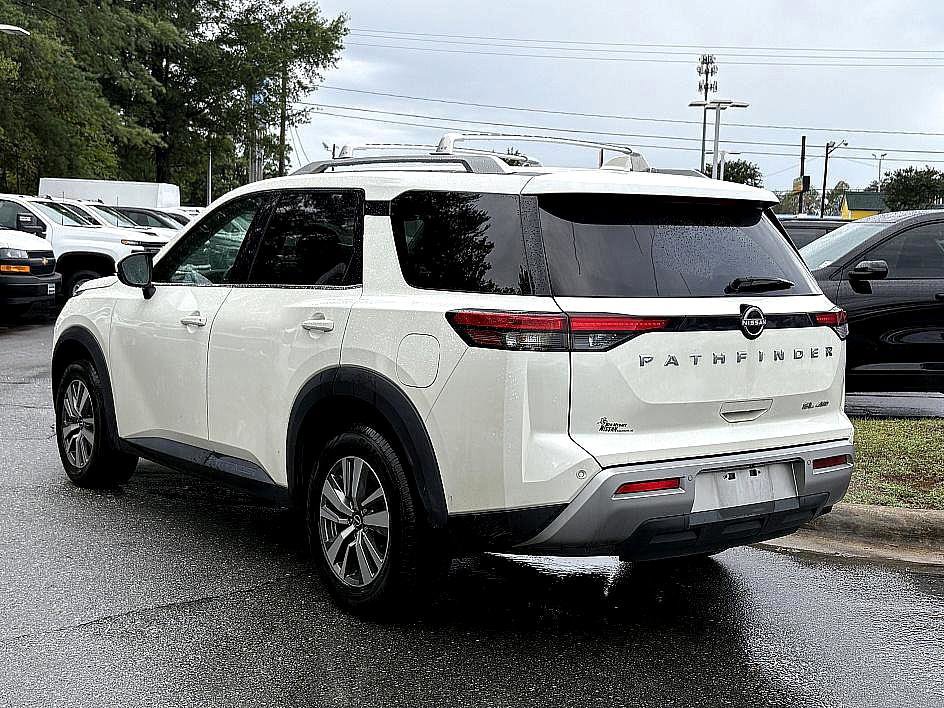 2023 Nissan Pathfinder SL photo 3