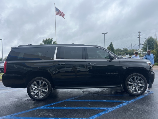 2020 Chevrolet Suburban LT photo 4