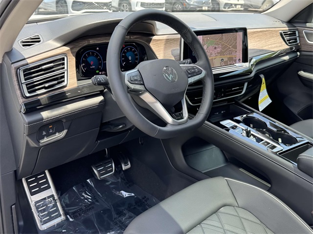 2025 Volkswagen Atlas SEL Premium R-Line photo 2