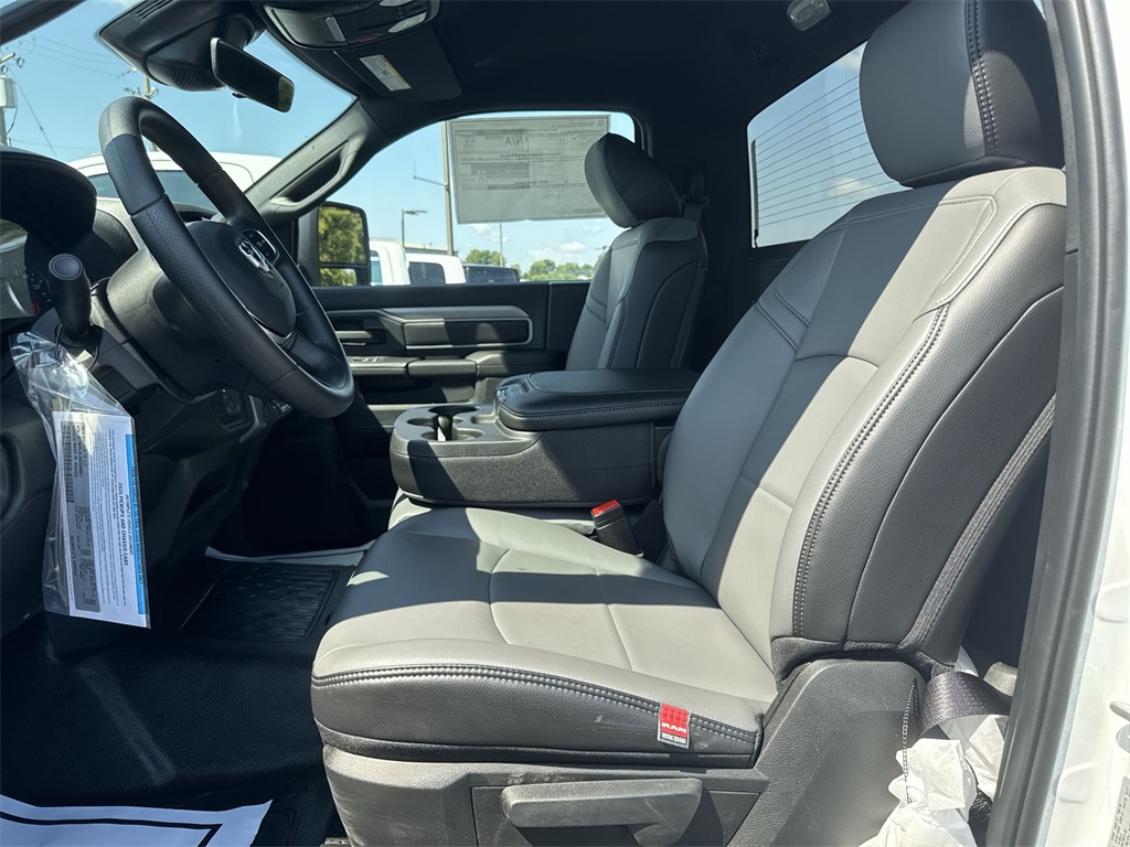 2025 Ram 4500 Tradesman photo 11