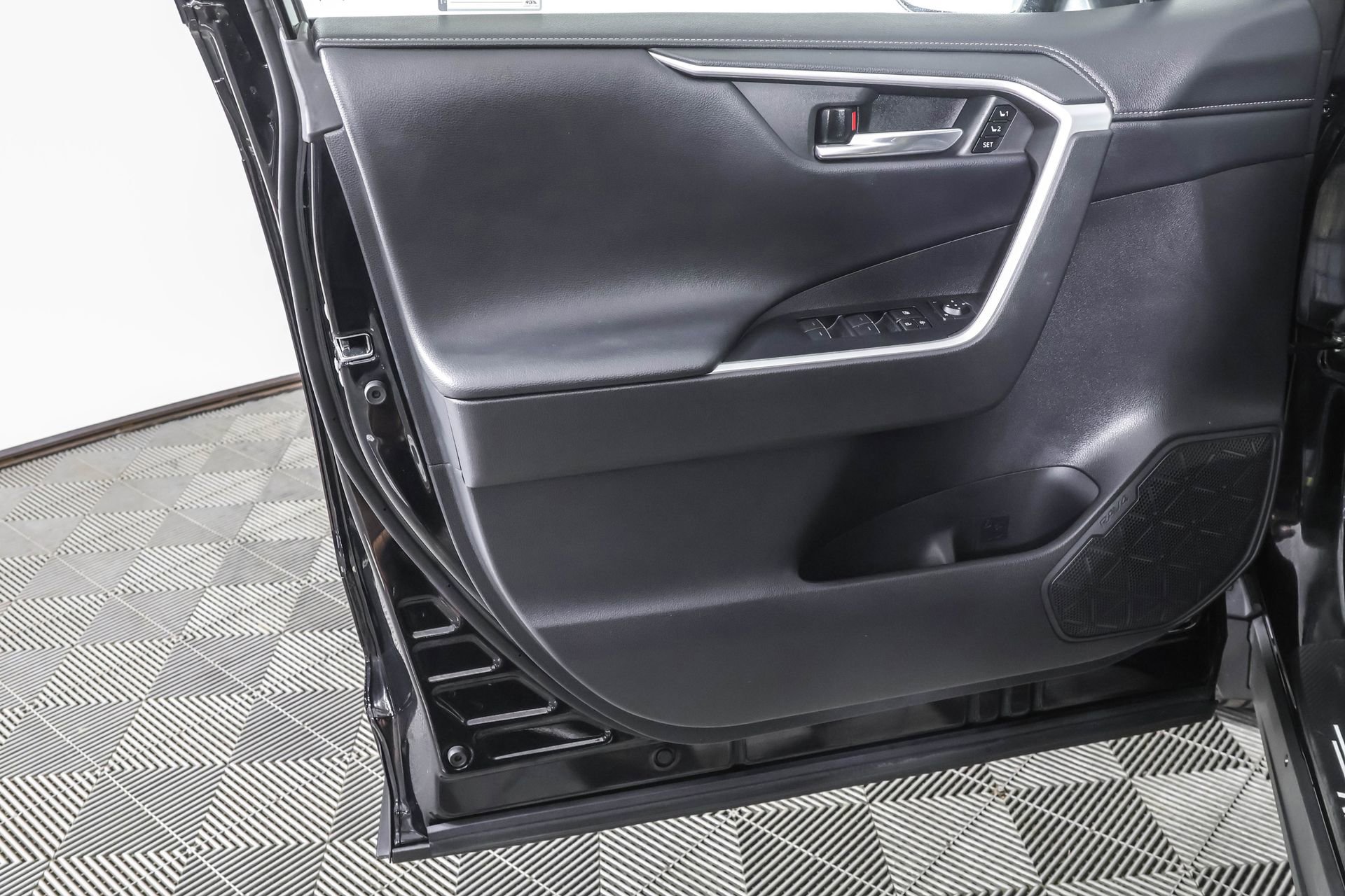 2022 Toyota RAV4 Hybrid Limited photo 23