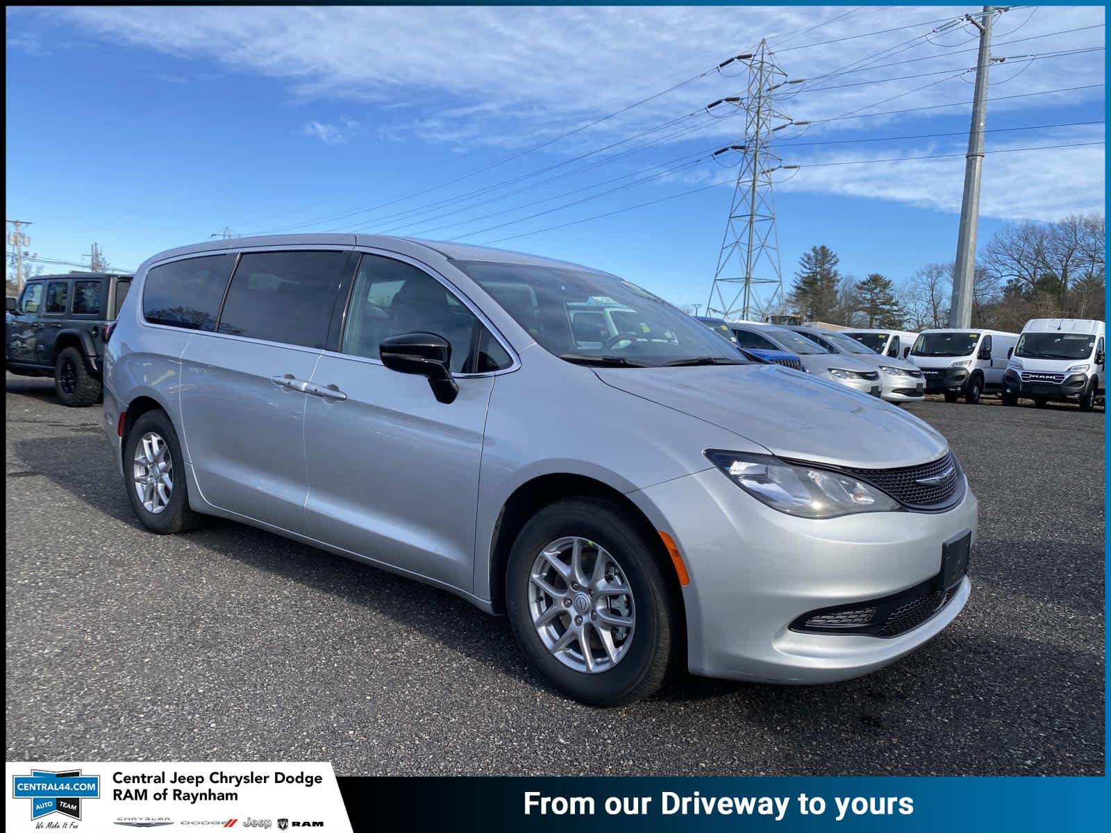 2026 Chrysler Voyager LX's photo