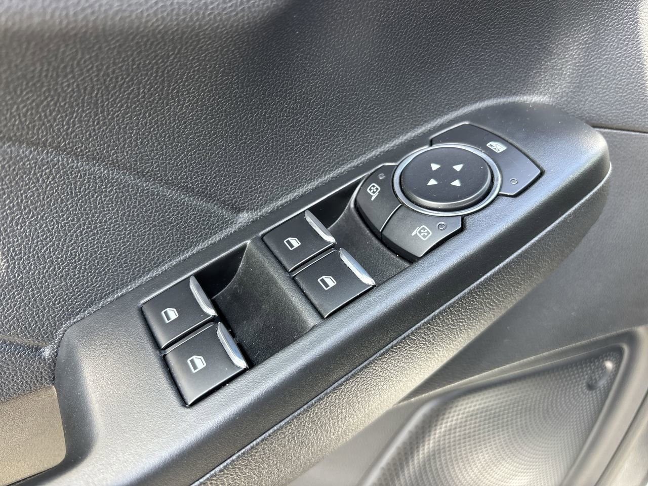 2022 Ford Escape S photo 17
