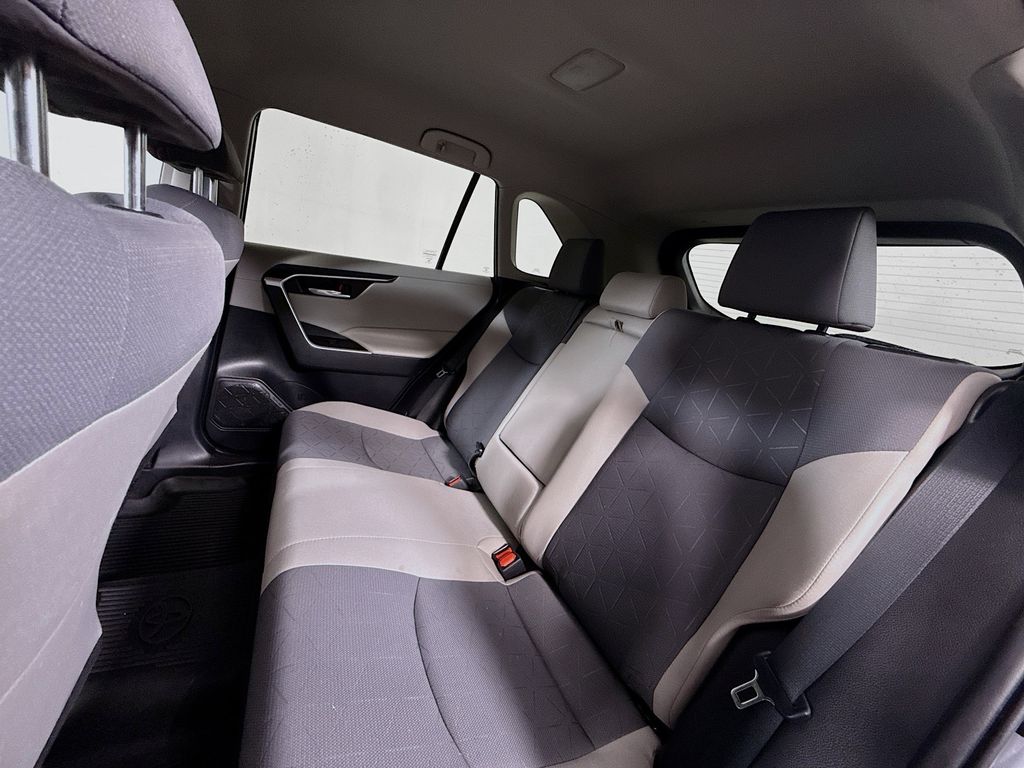 2023 Toyota RAV4 Hybrid XLE photo 21