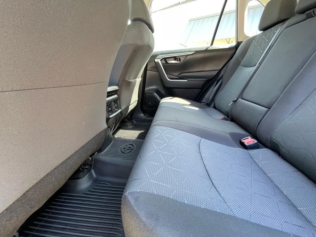 2023 Toyota RAV4 XLE photo 23