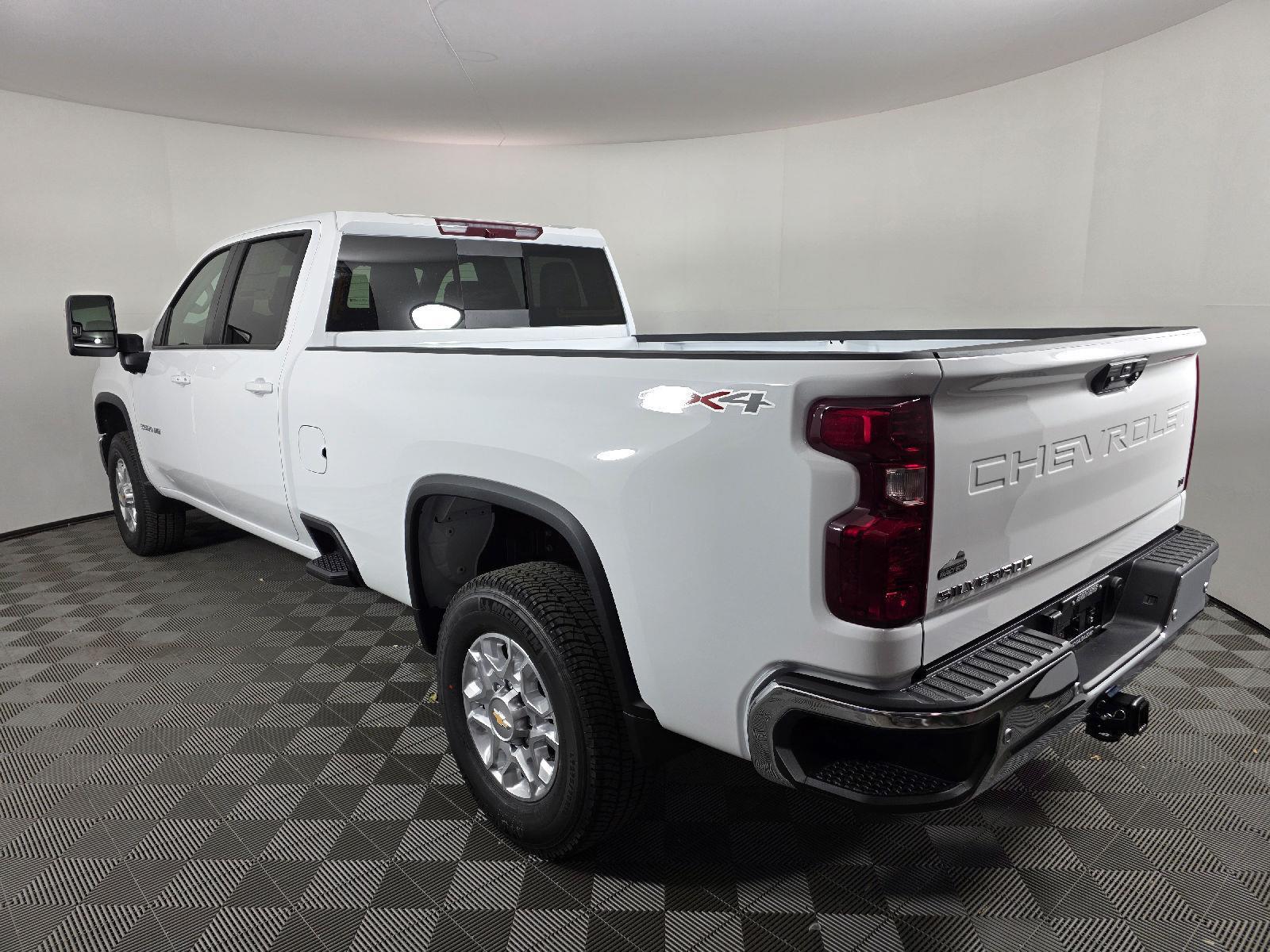 2026 Chevrolet Silverado 3500HD LT photo 3