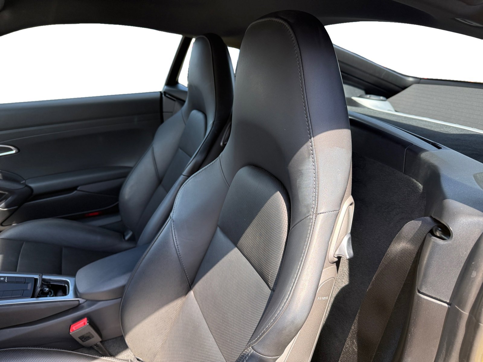 2018 Porsche Cayman Base photo 16