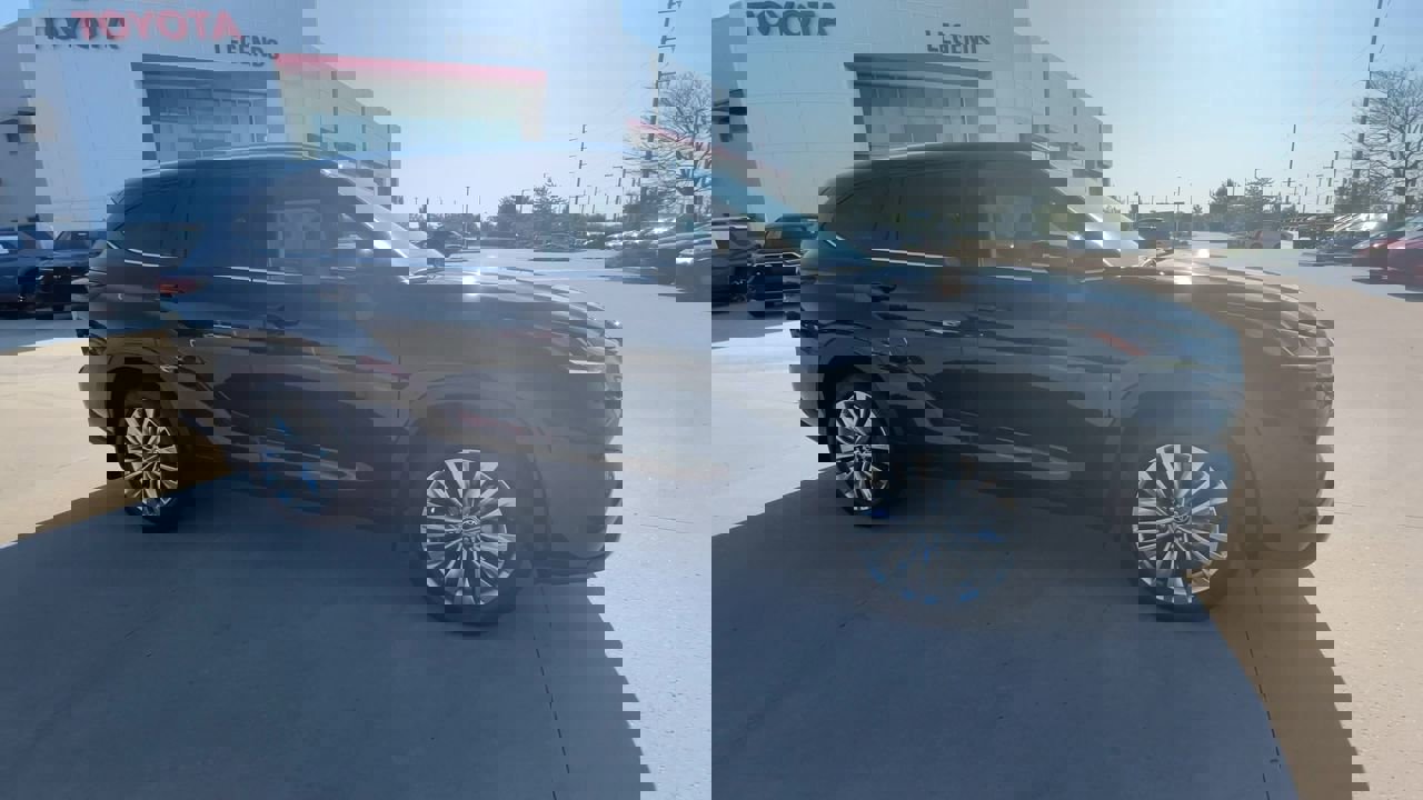 Certified 2025 Toyota Highlander Platinum with VIN 5TDKDRBH8SS584328 for sale in Kansas City
