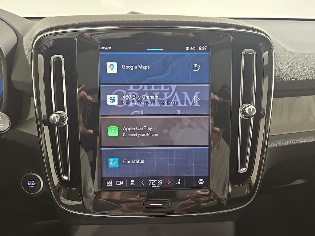 2025 Volvo XC40 Plus photo 17