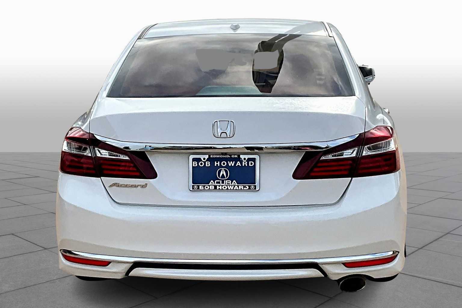 2017 Honda Accord EX photo 3