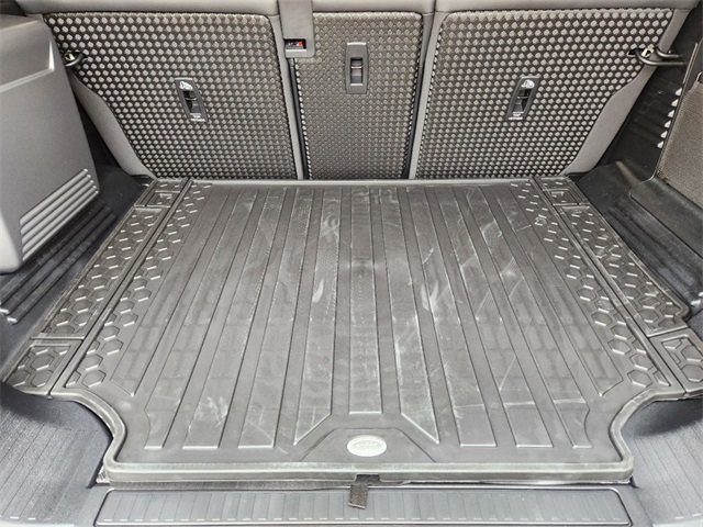 2024 Land Rover Defender 110 S photo 28