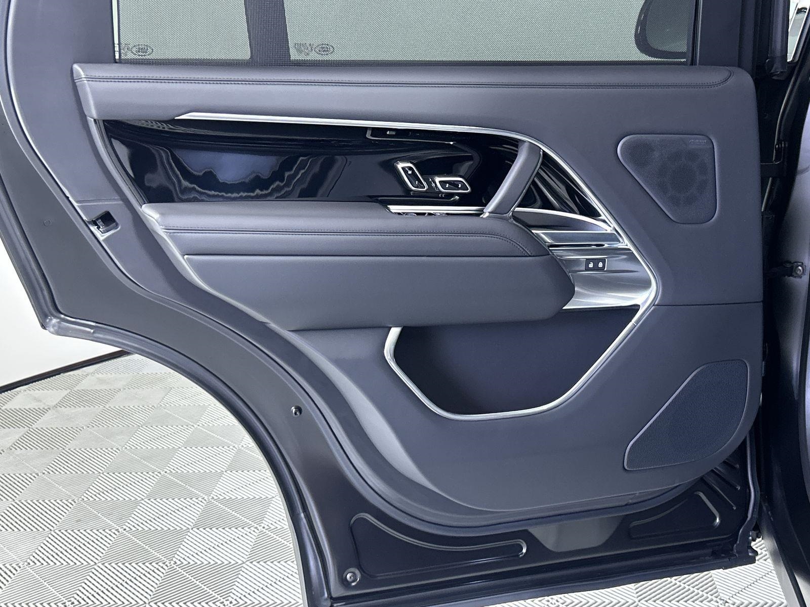 2025 Land Rover Range Rover SE photo 22
