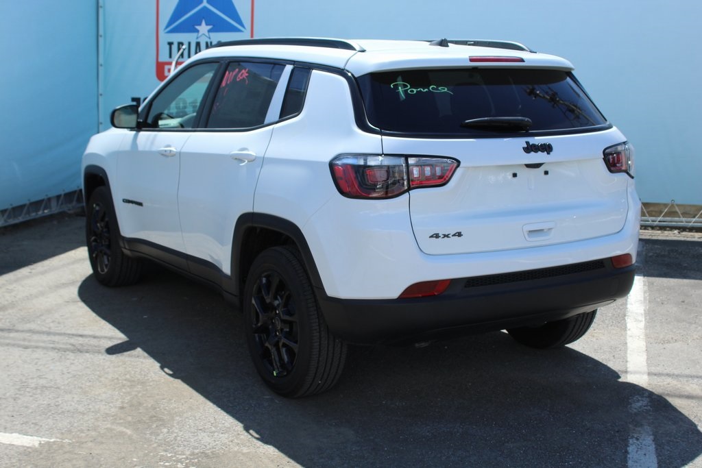 2026 Jeep Compass Latitude photo 2