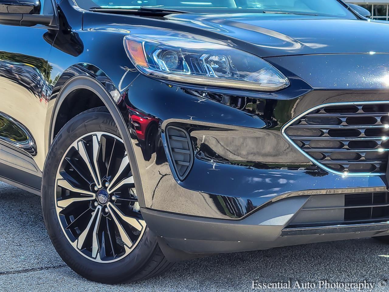 2022 Ford Escape SE Hybrid photo 2