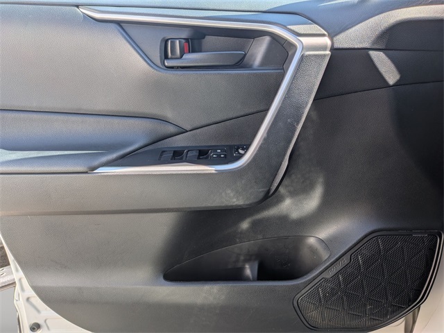 2021 Toyota RAV4 LE photo 20