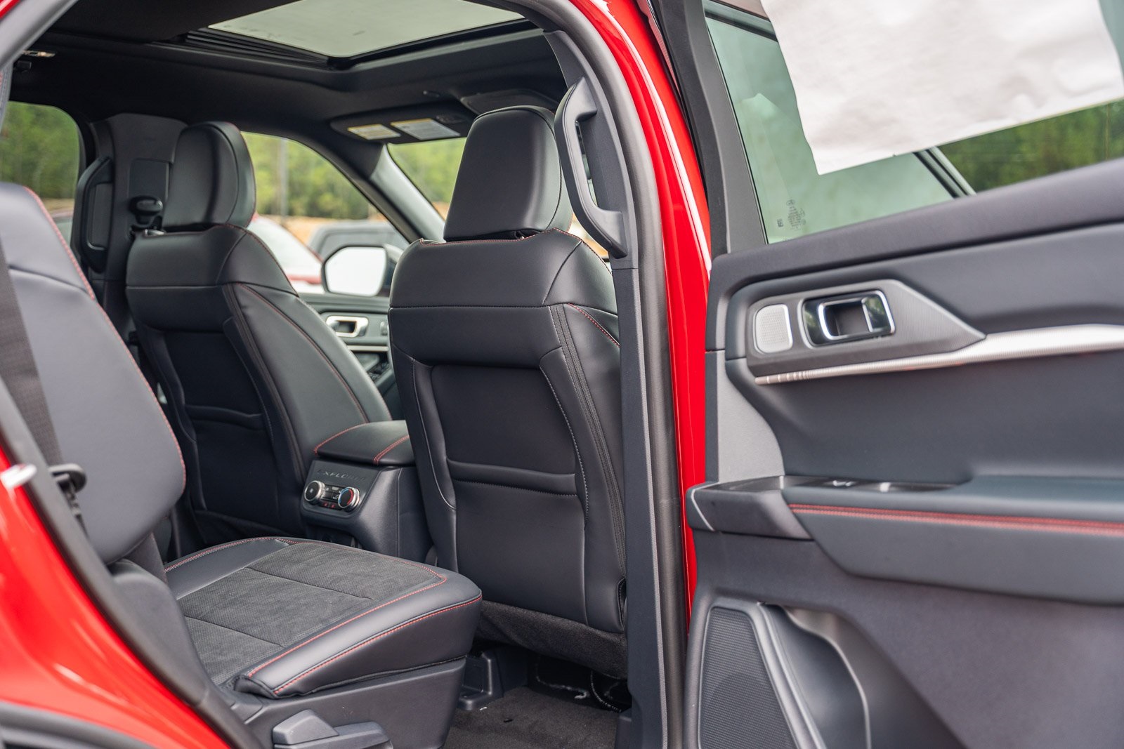 2025 Ford Explorer ST photo 6