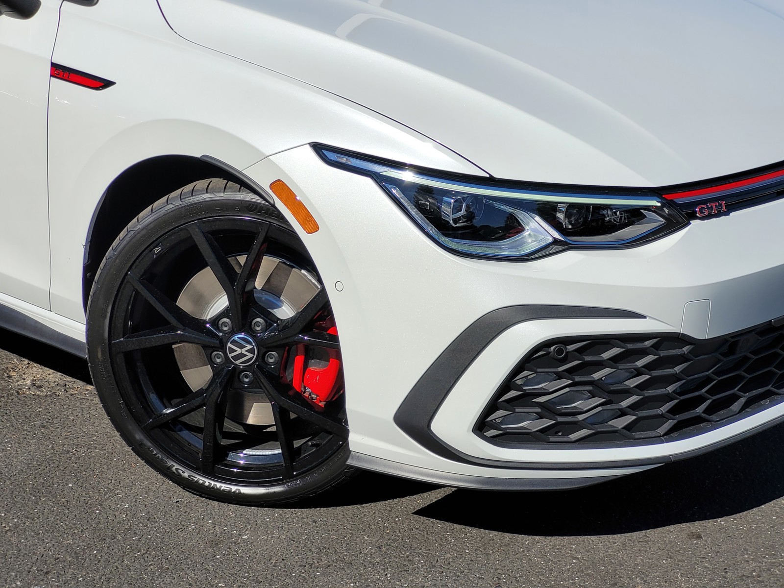 2024 Volkswagen Golf GTI 380 Autobahn photo 3