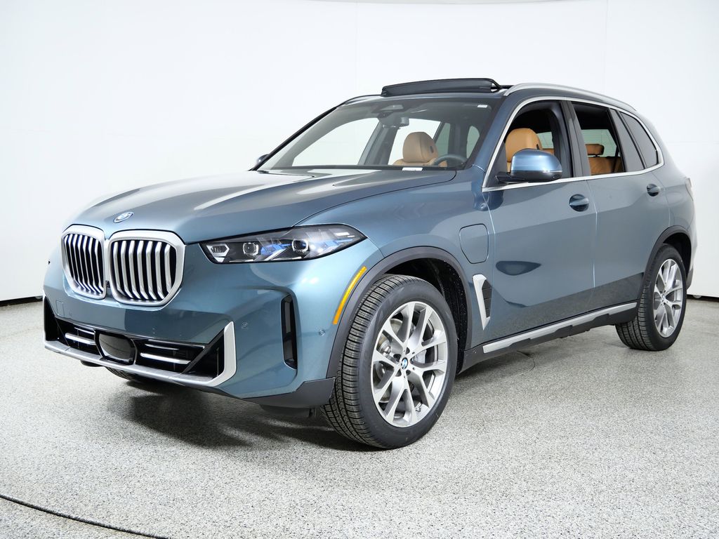 2026 BMW X5 50e's photo