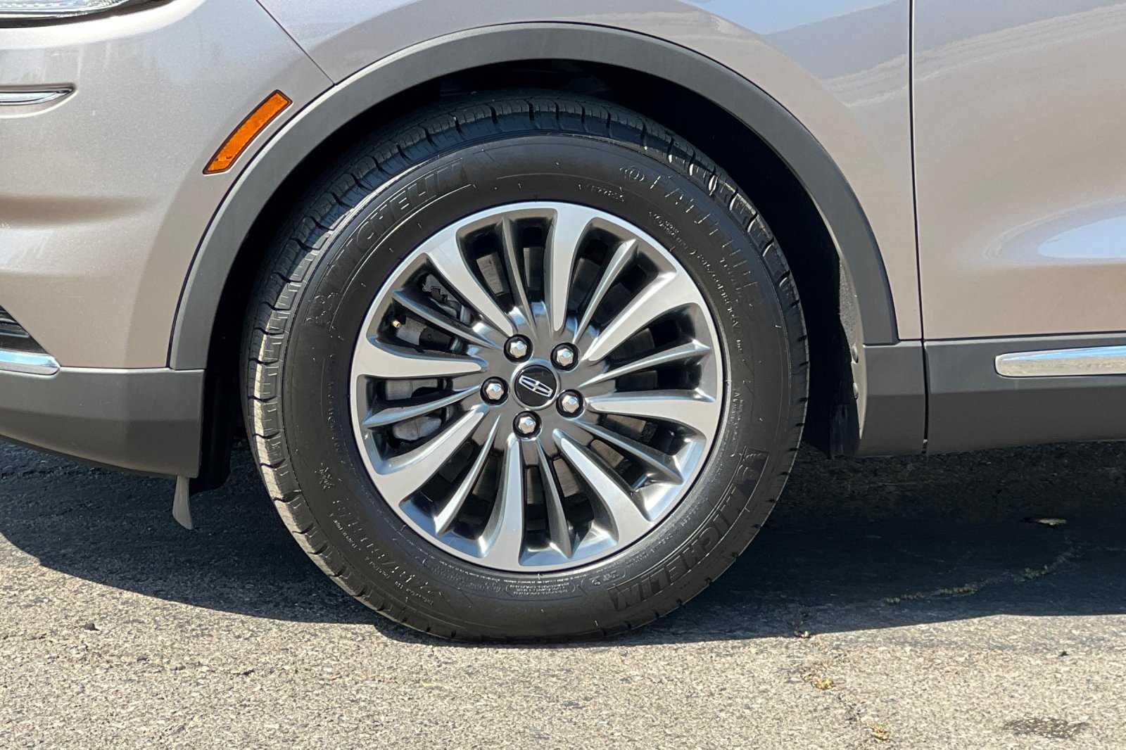 2021 Lincoln Nautilus Standard photo 30
