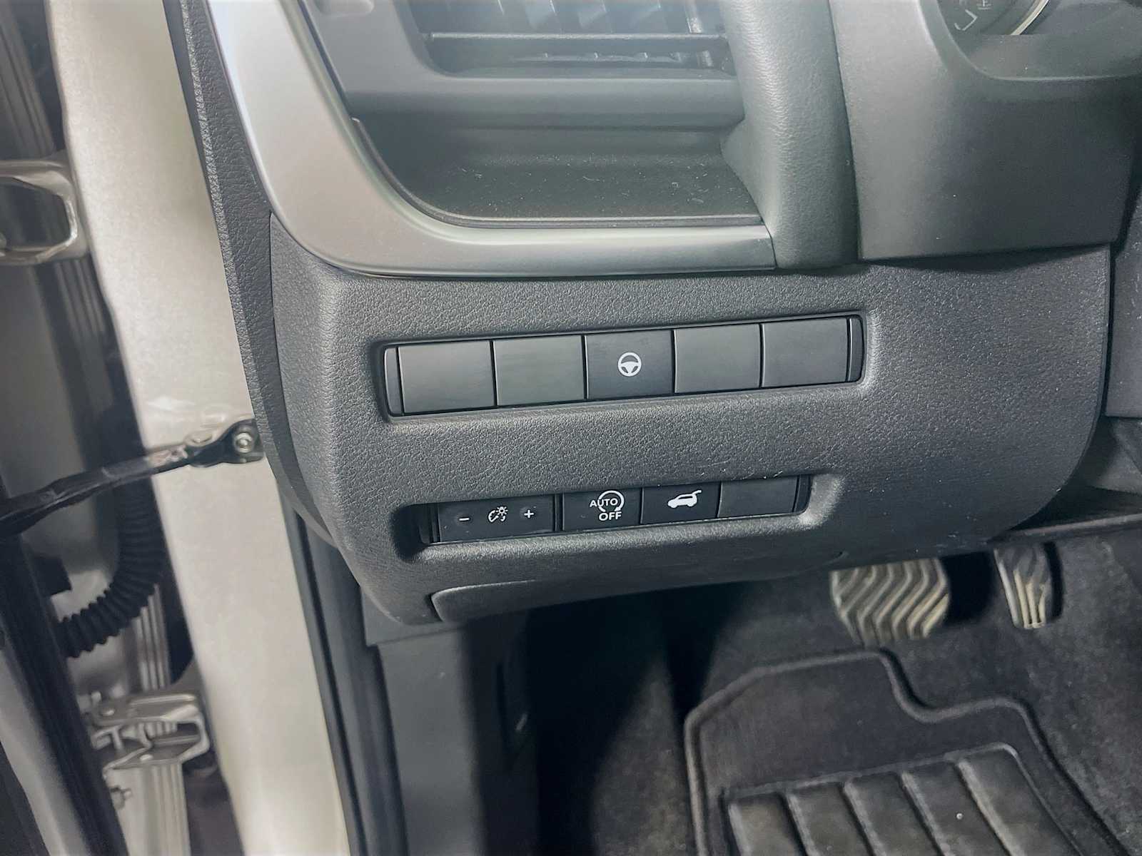 2024 Nissan Rogue SV photo 8