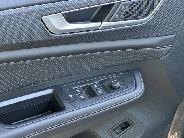 2025 Volkswagen Atlas Cross Sport SEL R-Line photo 5