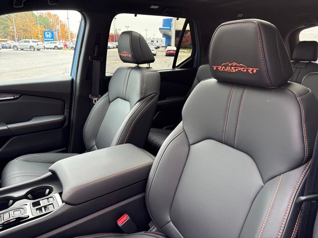 2025 Honda Pilot TrailSport photo 3