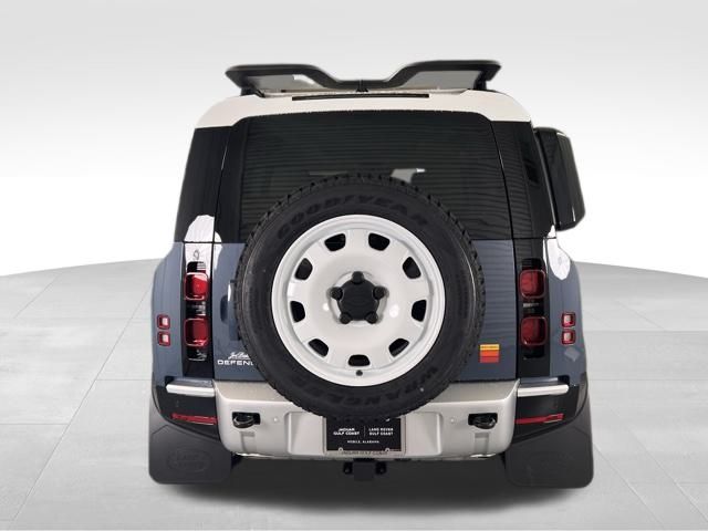 2025 Land Rover Defender 110 S photo 2