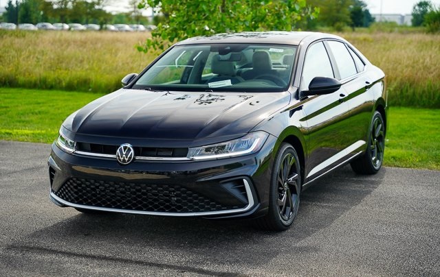2025 Volkswagen Jetta 1.5T SE photo 3