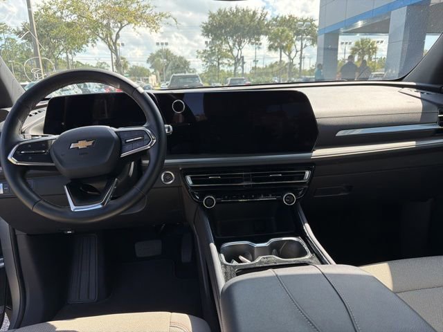 2025 Chevrolet Traverse photo 8
