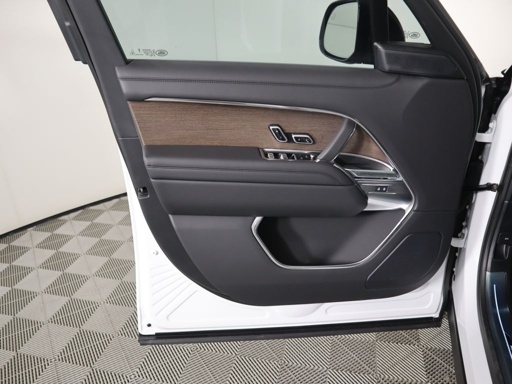 2025 Land Rover Range Rover SE photo 21