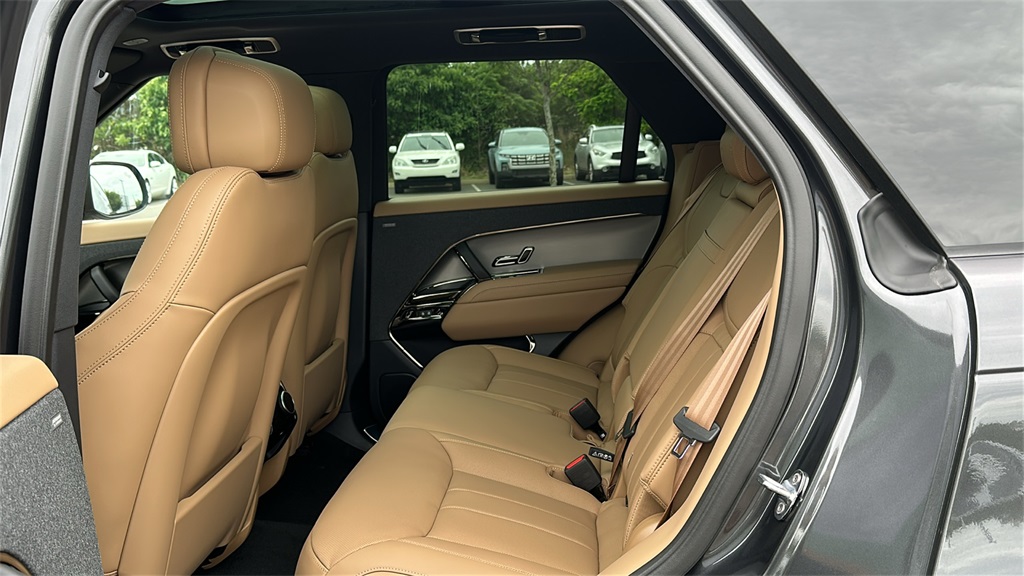 2025 Land Rover Range Rover Sport SE photo 18