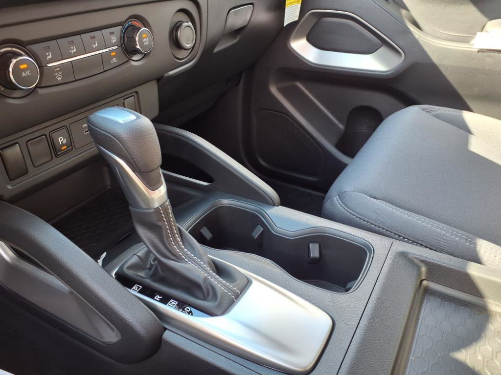 2025 Nissan Frontier SV Crew Cab photo 15