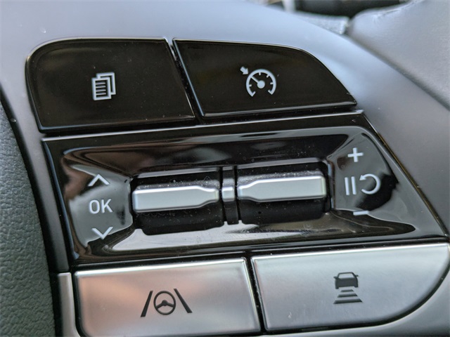 2023 Hyundai Elantra SEL photo 24