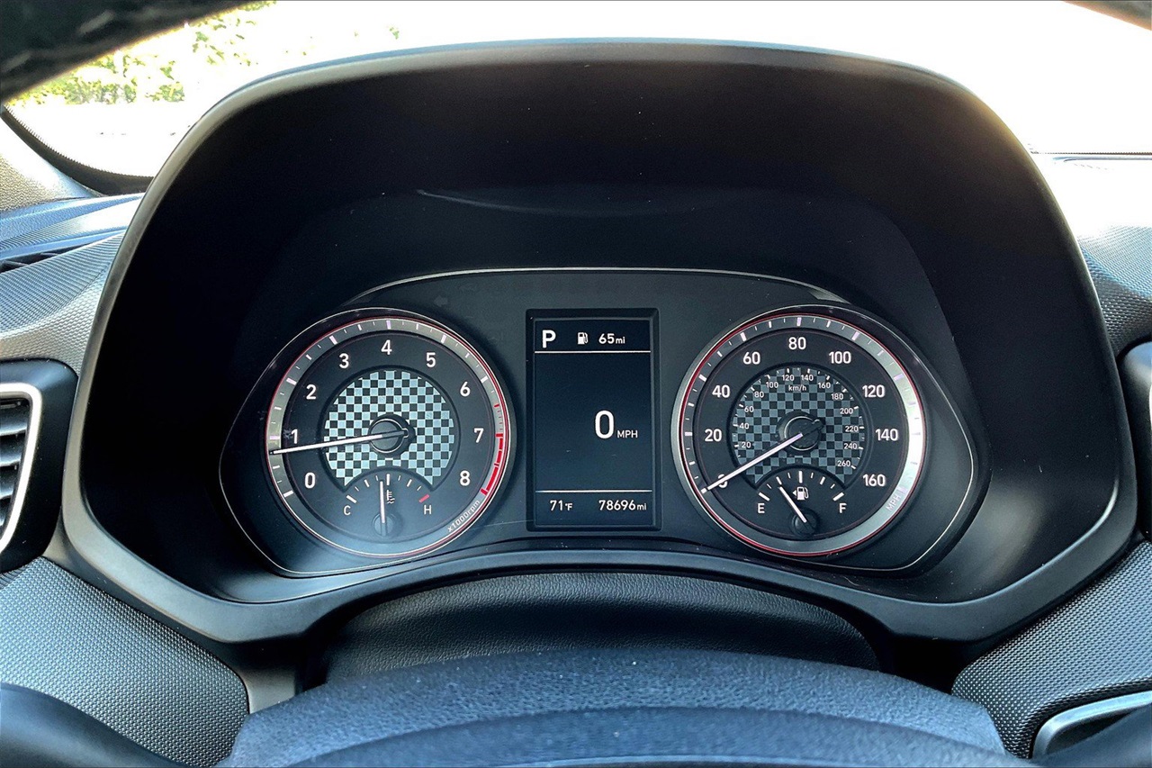 2019 Hyundai Veloster 2.0L Premium photo 9