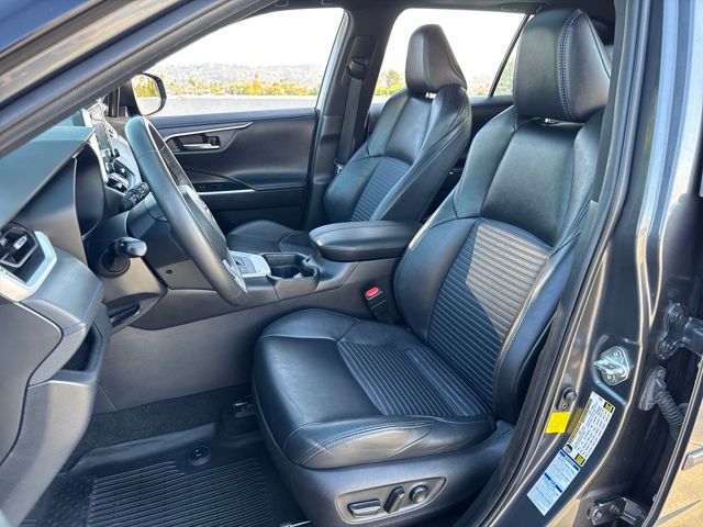 2020 Toyota RAV4 Hybrid XSE photo 2