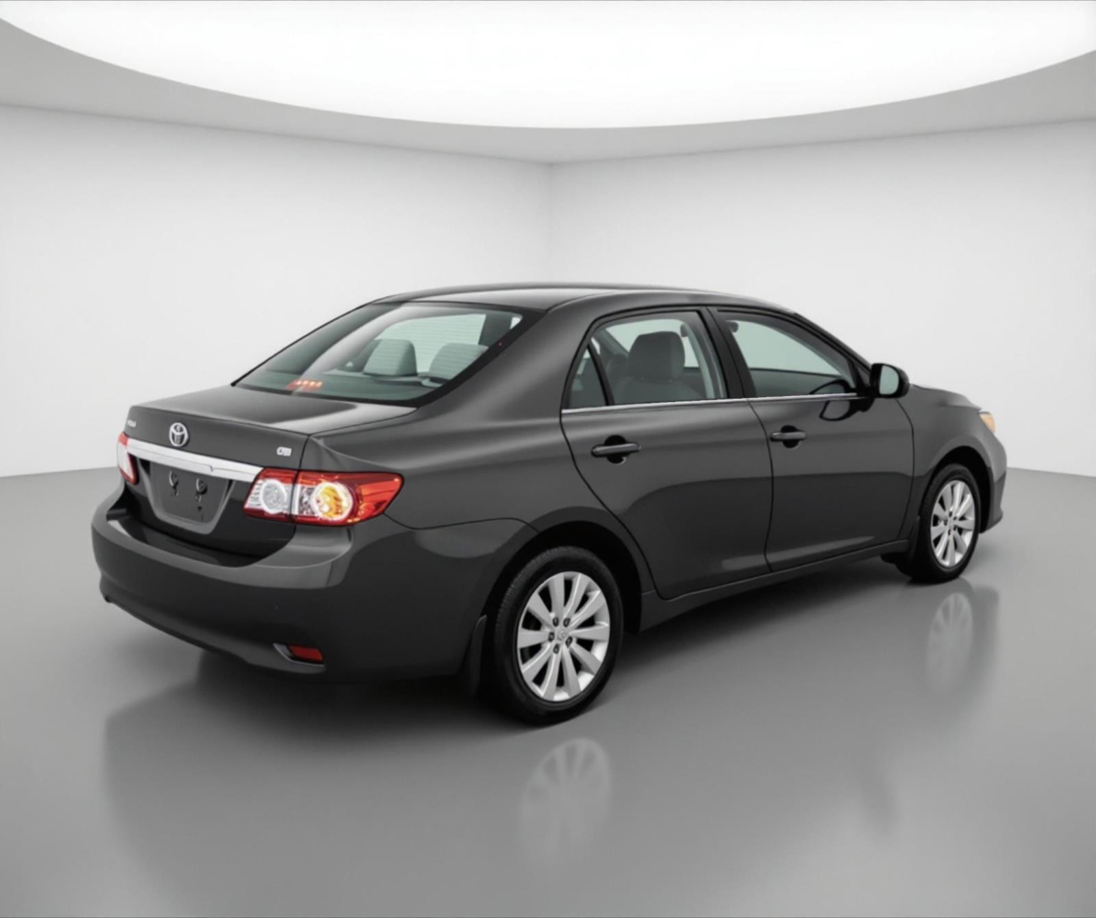 2013 Toyota Corolla LE photo 2