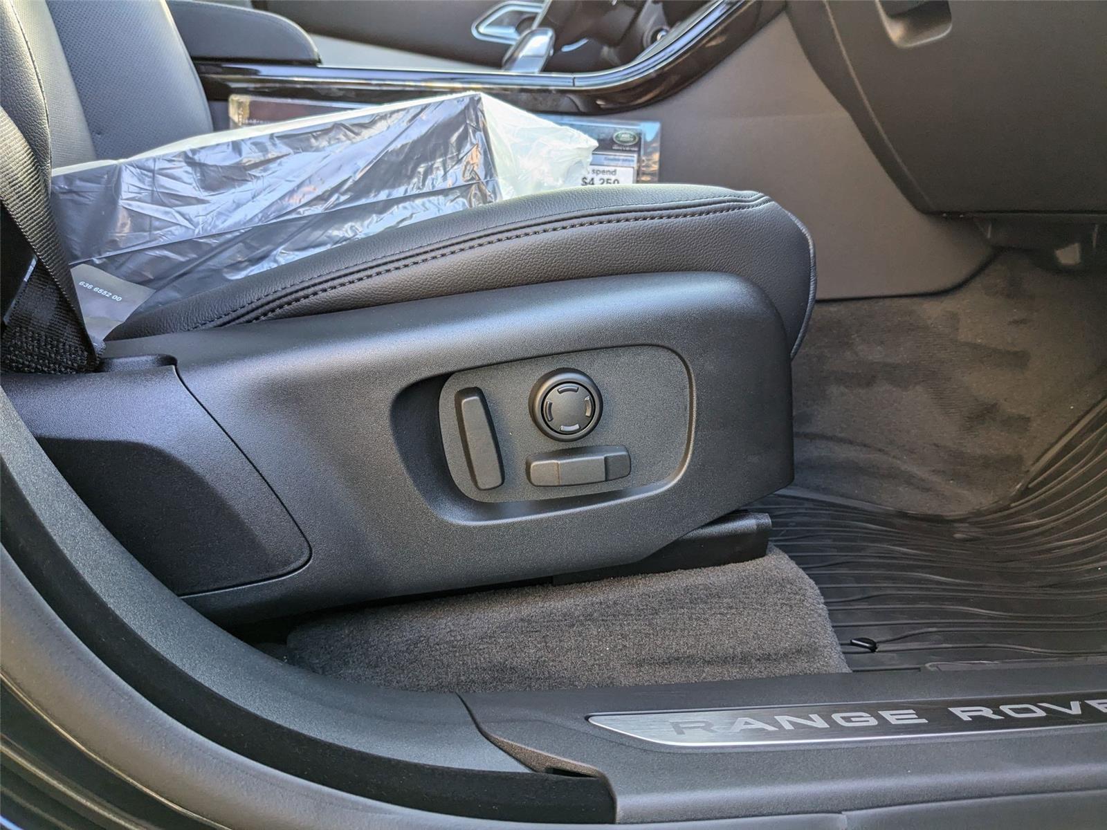2025 Land Rover Range Rover Velar S photo 32