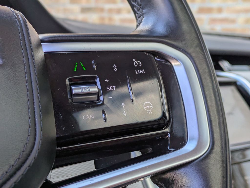 2023 Land Rover Discovery Sport SE R-Dynamic photo 16