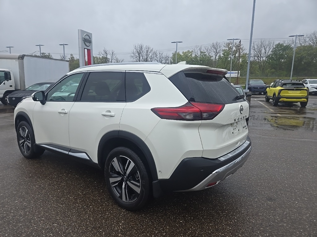 2023 Nissan Rogue Platinum photo 5