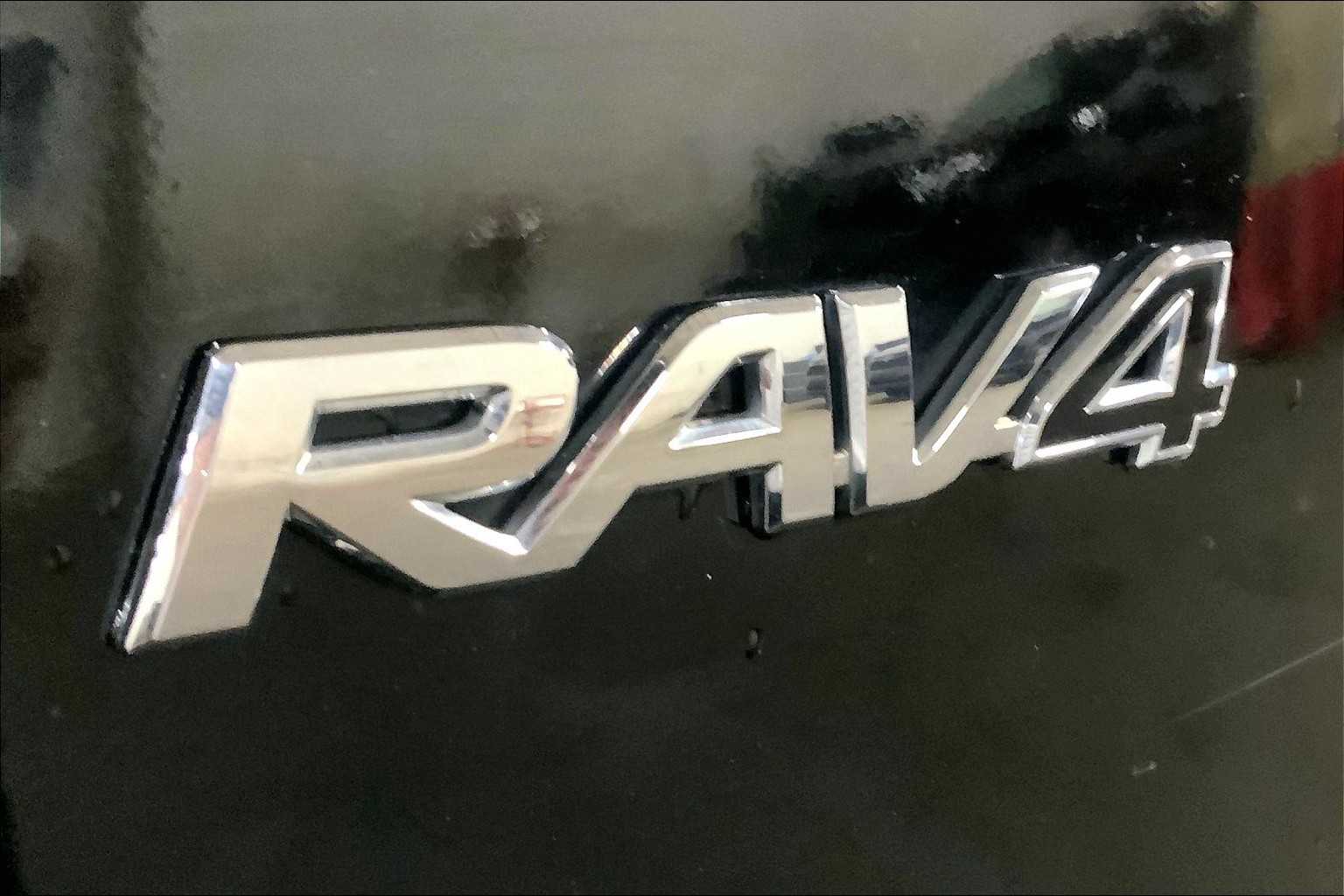 2017 Toyota RAV4 LE photo 8