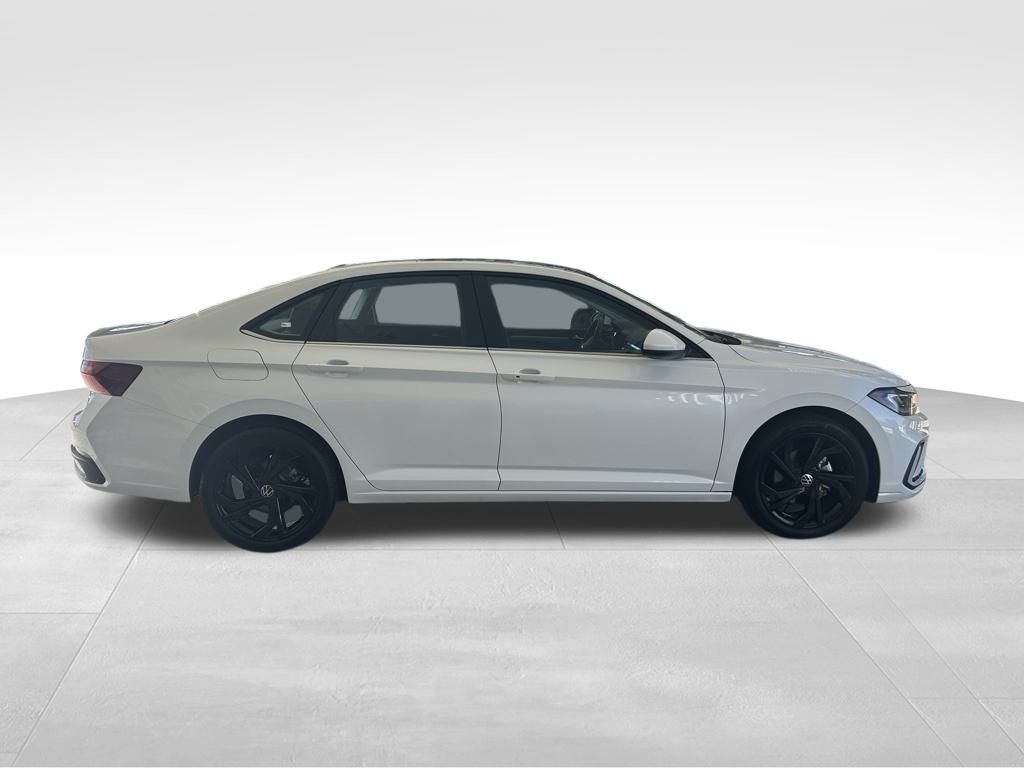 2025 Volkswagen Jetta 1.5T SE photo 3