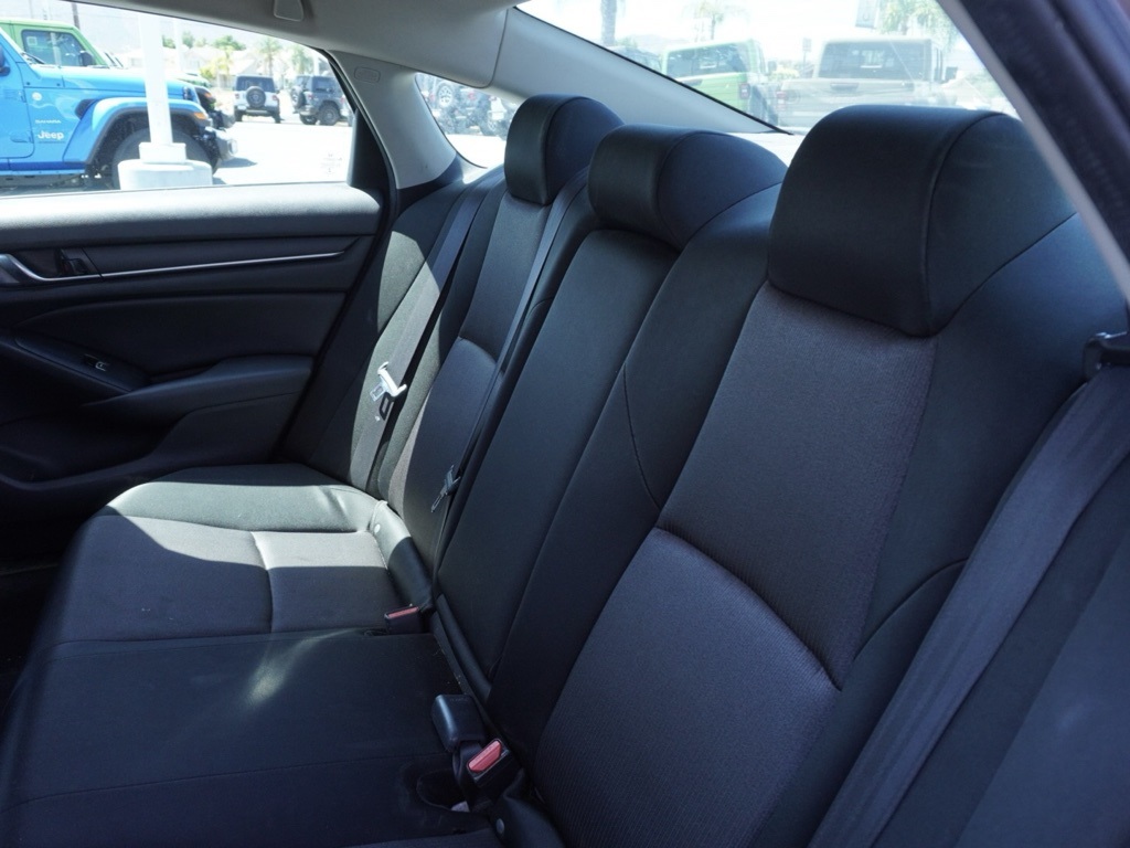 2019 Honda Accord LX photo 18