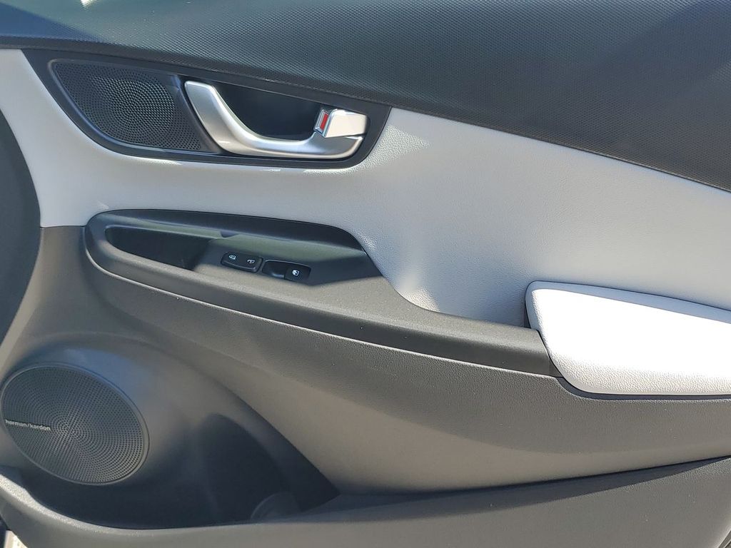 2023 Hyundai Kona Limited photo 40