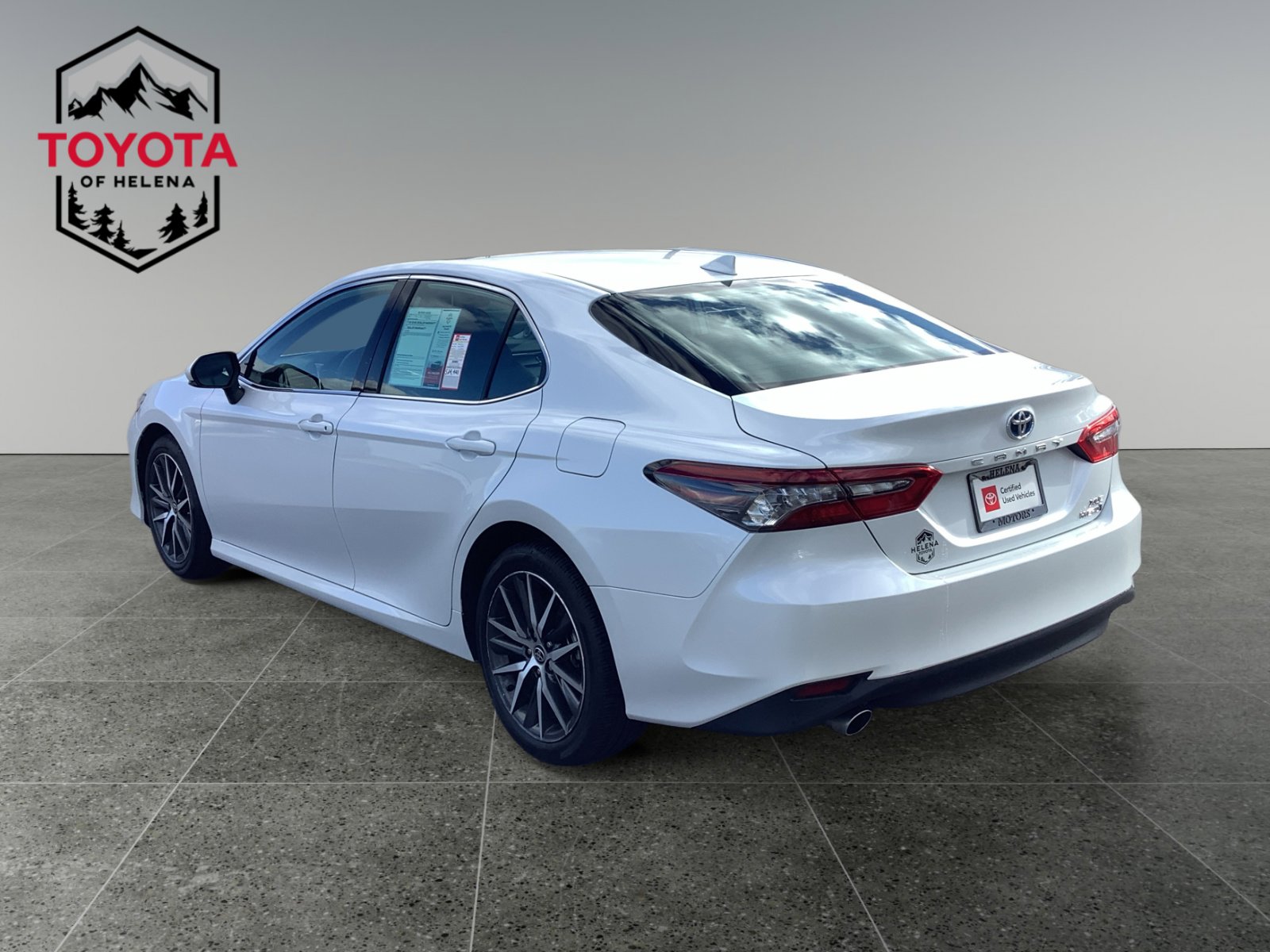 2022 Toyota Camry Hybrid XLE photo 3