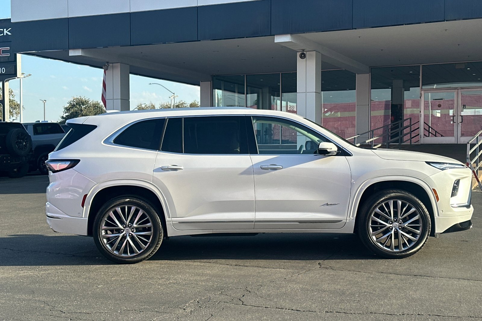 2025 Buick Enclave Avenir photo 3