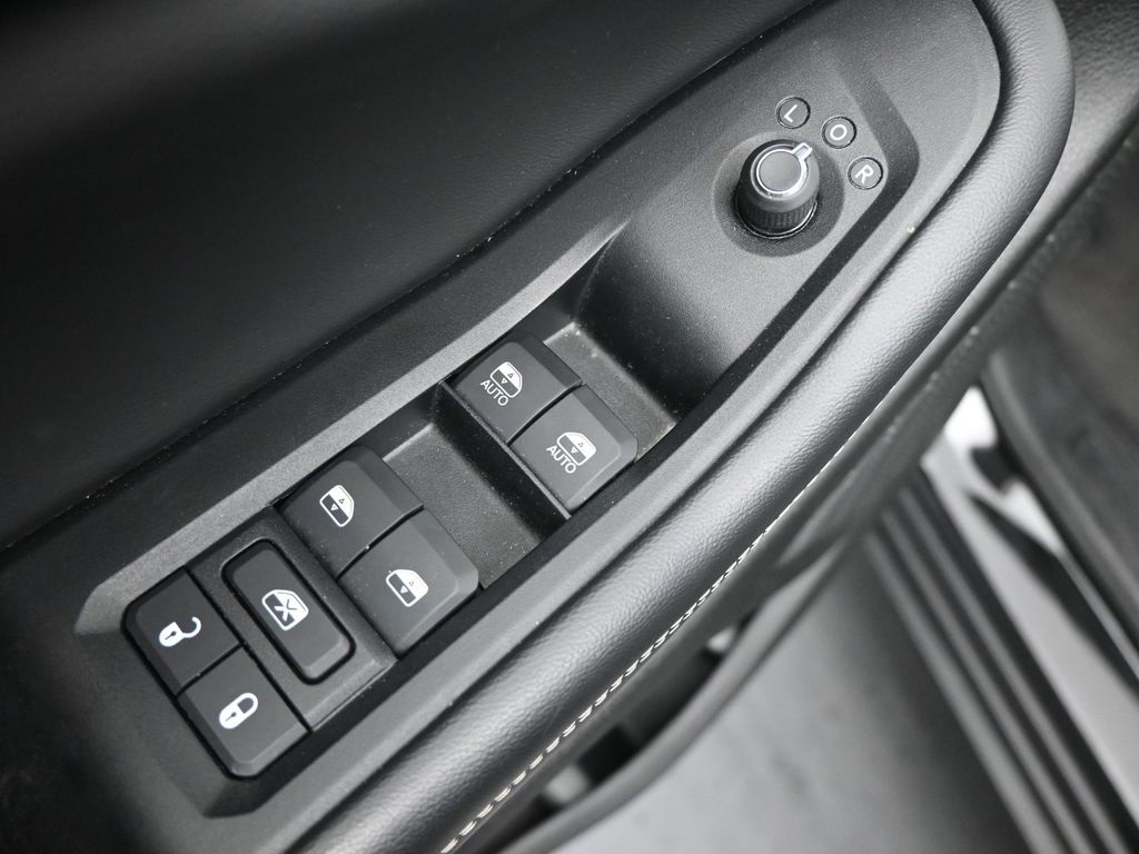 2023 Jeep Grand Cherokee Laredo photo 12